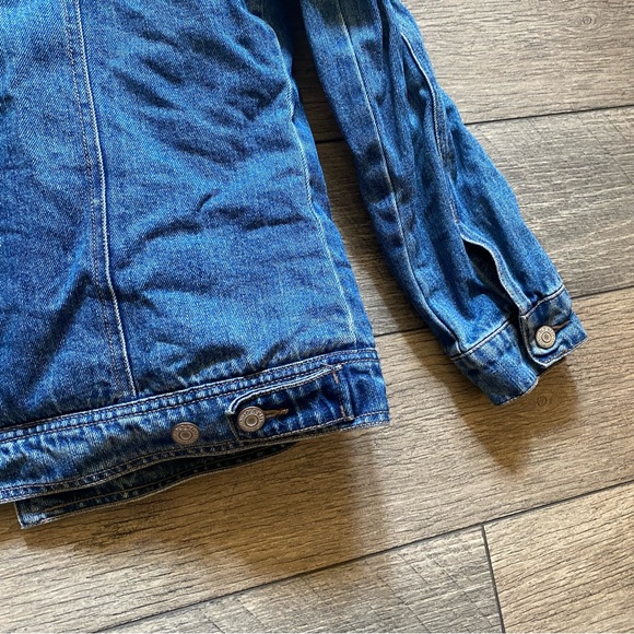 Old Navy || Sherpa Lined Denim Trucker Jacket - Picture 9 of 10